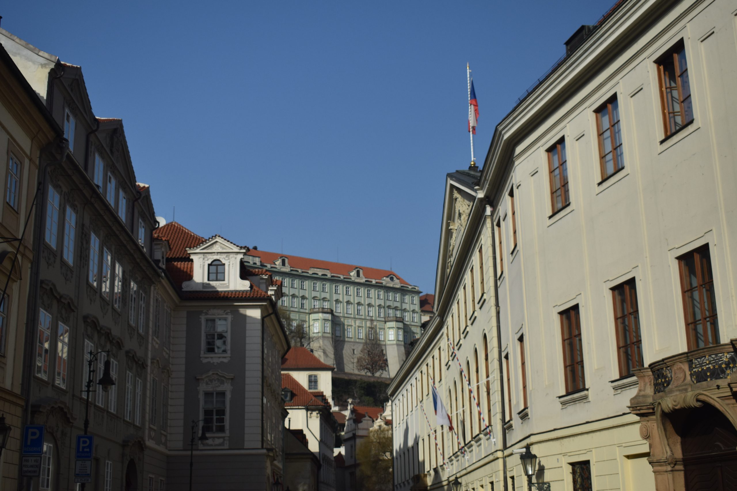 14 volebních krajů zůstává. Přepočítávání mandátů se změní, říká politolog Petr Just