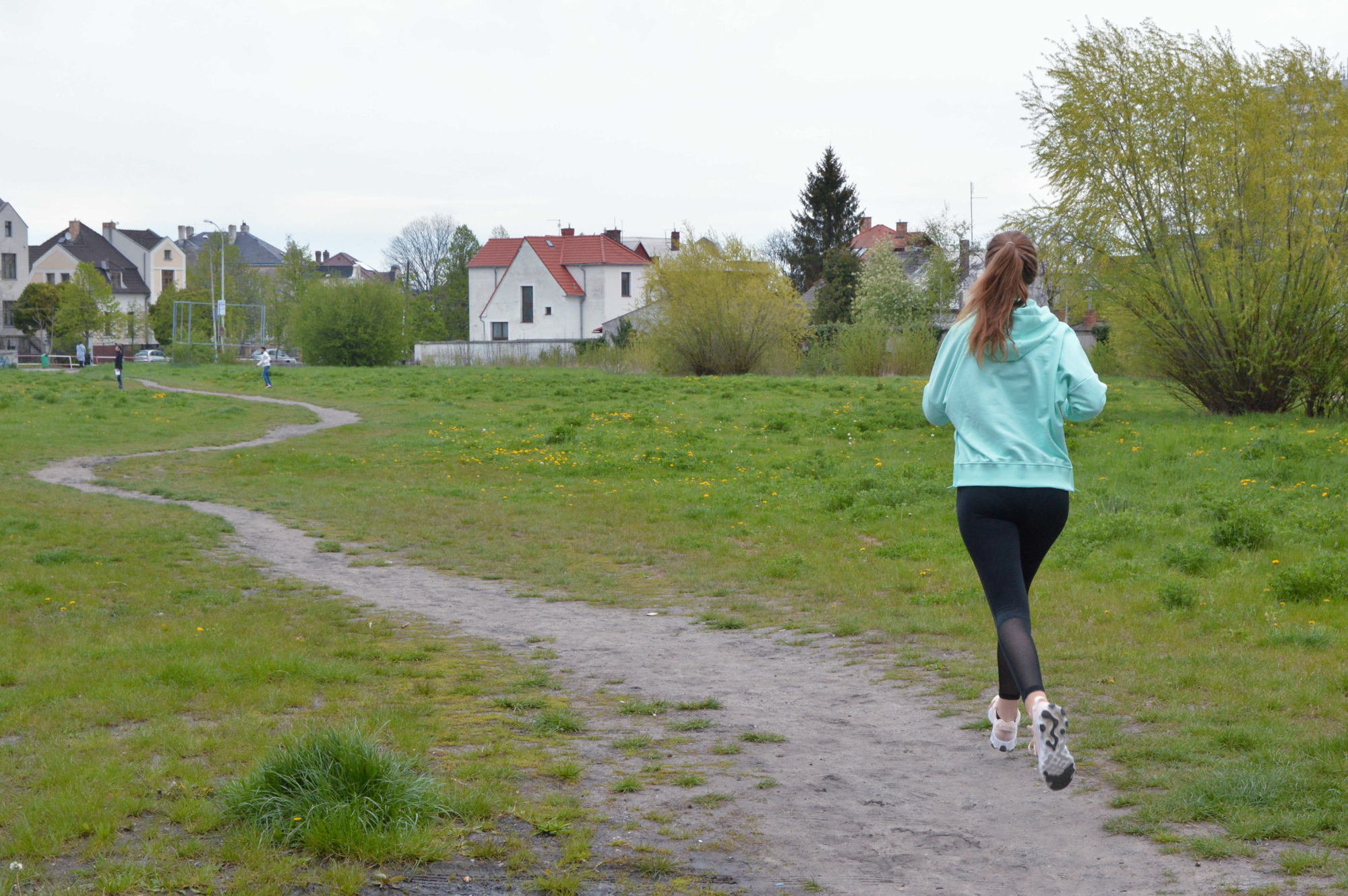 Během, chůzí nebo na kole. Sportovci i veřejnost pomáhají paraplegikům