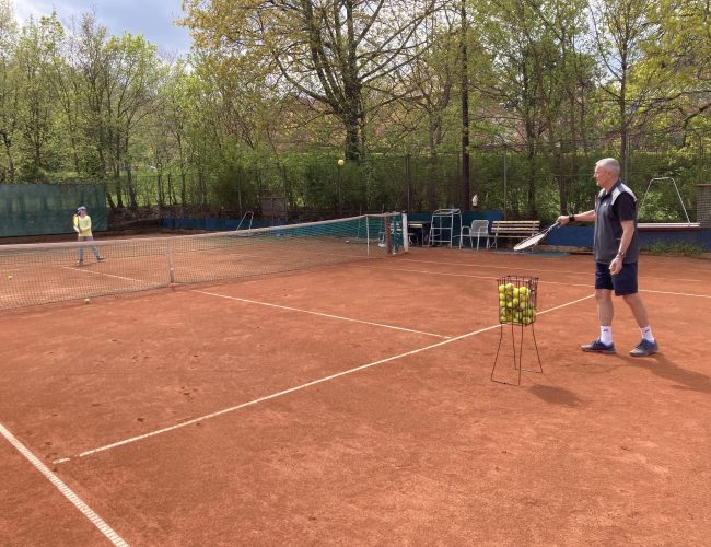 Láska ke sportu stářím nekončí, ukazuje trenér Češpivo