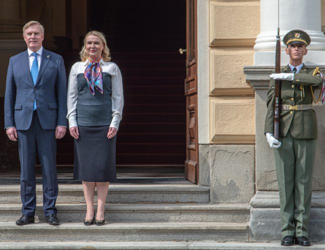 Foto: Ministryně obrany Černochová slavnostně přivítala estonského protějška Laaneta