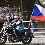 Highway to Hrad: Spanilou jízdou oslavují motorkáři inauguraci nového prezidenta