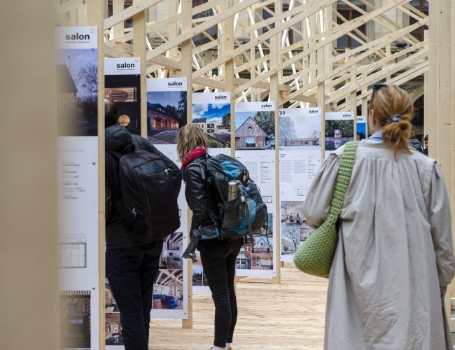 <strong>U Národního divadla „vyrostl” třicetimetrový tunel. Začala přehlídka dřevěné architektury</strong>