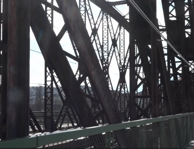 Železniční most na Výtoni možná půjde k zemi, je ale kulturní památkou