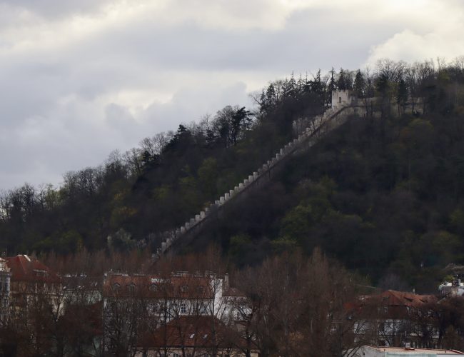 Spojila i chránila – legenda Hladové zdi