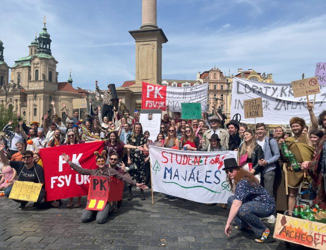 „Studenti všude, Majáles bude,“ znělo centrem Prahy na prvního máje