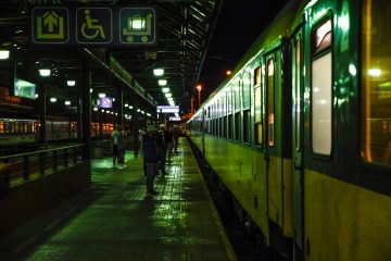 Noční vlaky zažívají renesanci. Vůně dálek i spěšné loučení ve fotografiích