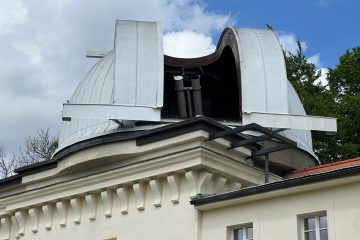Návrat krále do Petřínské hvězdárny, dalekohled König je po dvou letech renovací zpět