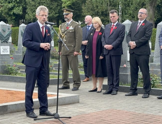 Politici připomněli padlé vojáky z Rudé armády, byli mezi nimi i Ukrajinci