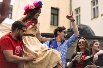 Centrum Prahy ožilo studentskými oslavami