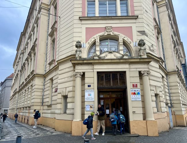 Pět let od první nákazy covidem-19 v Česku: „Prošli jsme velkým technologickým pokrokem,“ hodnotí učitelka