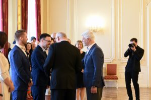 „Je velice motivující a povzbuzující, když vaši výuku oceňuje i nejvyšší představitel státu.“ uvedl zakladatel a současný ředitel ankety Ladislav Hrzal