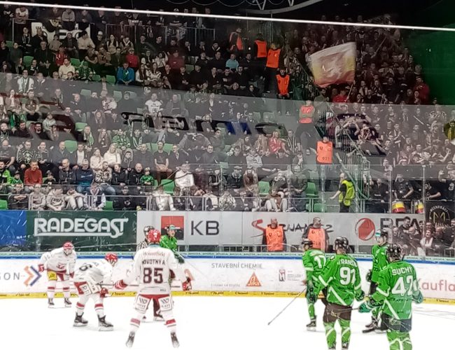 Ani pět gólů po sobě Hradci k vítězství nestačilo, rozhodne sedmý duel