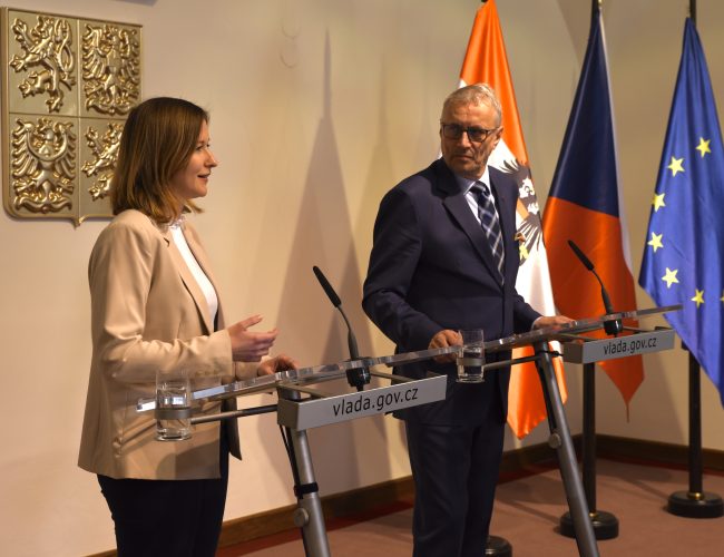 Rakouská ministryně pro Evropu: Ekonomické vztahy s Českem jsou výjimečné  