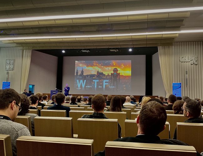 Konference Zážeh: Česká republika podle odborníků chytá ujíždějící vlak v oblasti AI