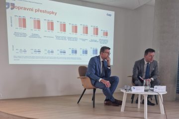 Bezpečně se na silnici cítí jen polovina Čechů. „Zpřísníme pravidla bezpečnostních rozestupů“, říká Kupka