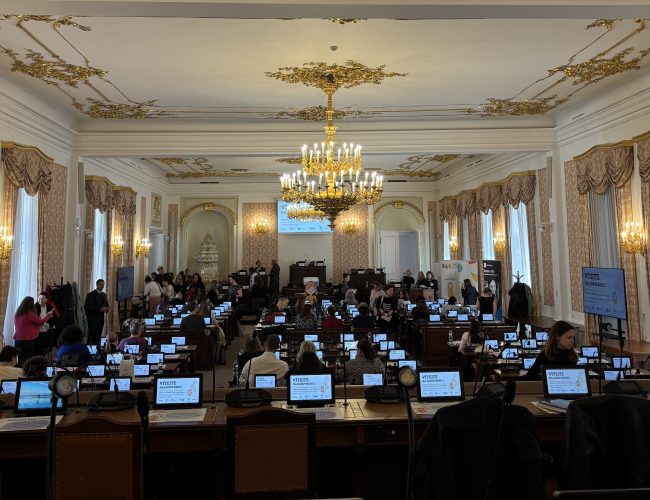 Děti si zaslouží dětství bez násilí. Pro poslance ale zákaz tělesných trestů není prioritou