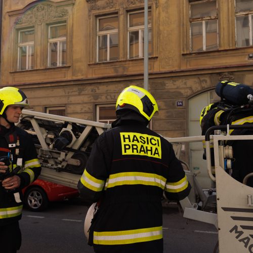 Opuštěný dům v Holešovicích posloužil k výcviku hasičů. Podobných prostor potřebují víc