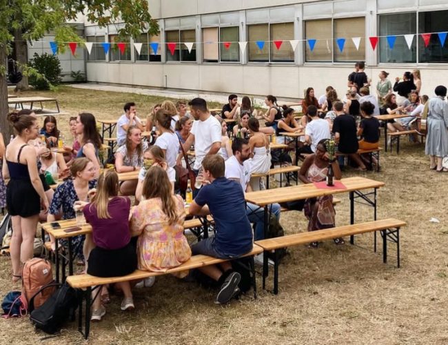 Vem si kávu a pojď si povídat! Studentská akce podporuje mezinárodní seznamování