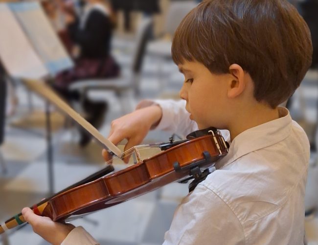 Hudba může dětem změnit život, ukázal Jarní koncert Nadačního fondu Harmonie