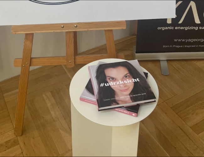 “Udrž ksicht”: herečka Ondráčková uvedla svou knihu o omlazení obličeje