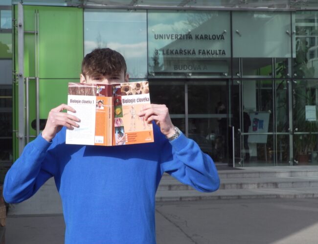 Kurzy medicíny za tisíce, překážky začínají už na začátku