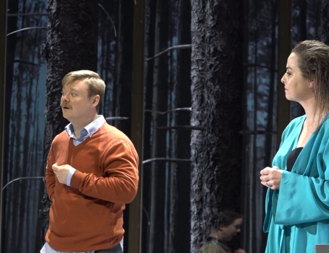 Beretová jako Heda od Ibsena, režisér experimentuje s umělou inteligencí