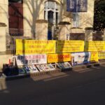 Čína je označuje za sektu. Hnutí protestovalo před ambasádou v Praze