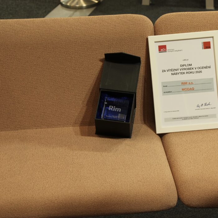 Nábytkem roku je modulární lavice do čekáren a recepcí