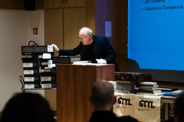 Objevovaná hvězda ženské literatury 21. století. Památník národního písemnictví získal kufr Jesenské