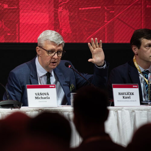 Stavební zákon tlačíme buldozerem, míní Havlíček. Podle opozice je návrh neúplný