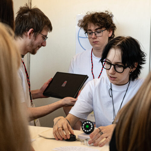 Od recyklovaných dekorací po mobilní aplikace: Studentské firmy vystavovaly v Galerii Harfa