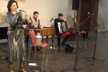 Vidící přicházejí o strašnou spoustu krásných věcí, říká průvodce Neviditelné výstavy