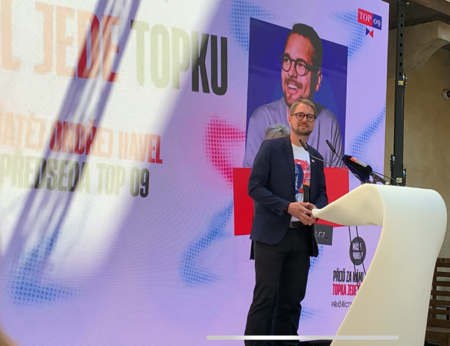 Volit už v šestnácti? TOP 09 zahájila kampaň, do Senátu vysílá Zemanova exporadce