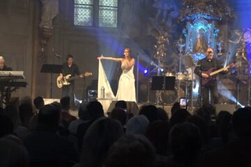 Vzpomínat v tom nejlepším. Pražský kostel rozezněl koncert k nedožitým narozeninám Ivety Bartošové