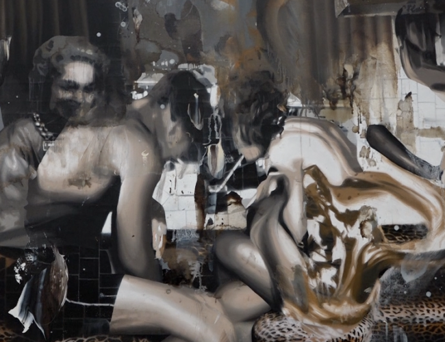 Kritika současných problémů přetřená asfaltem: Výstava Michala Mráze poprvé v České republice