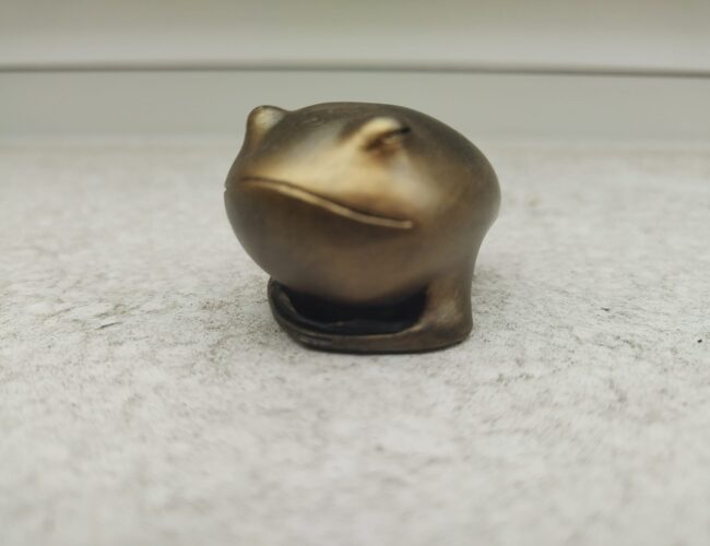 Ukraden, ale nikdy zapomenut. Žabák se po 19 letech vrací na Ládví